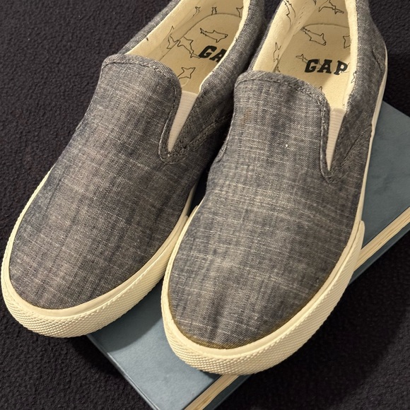 Gap Slip-on Shoes - Kids Size 3 - Picture 8 of 10